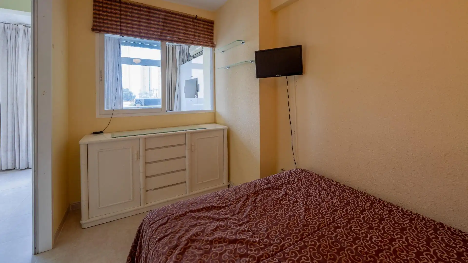 Bedroom of Flat for sale in Benidorm  with Air Conditioner, Private garden and Community pool