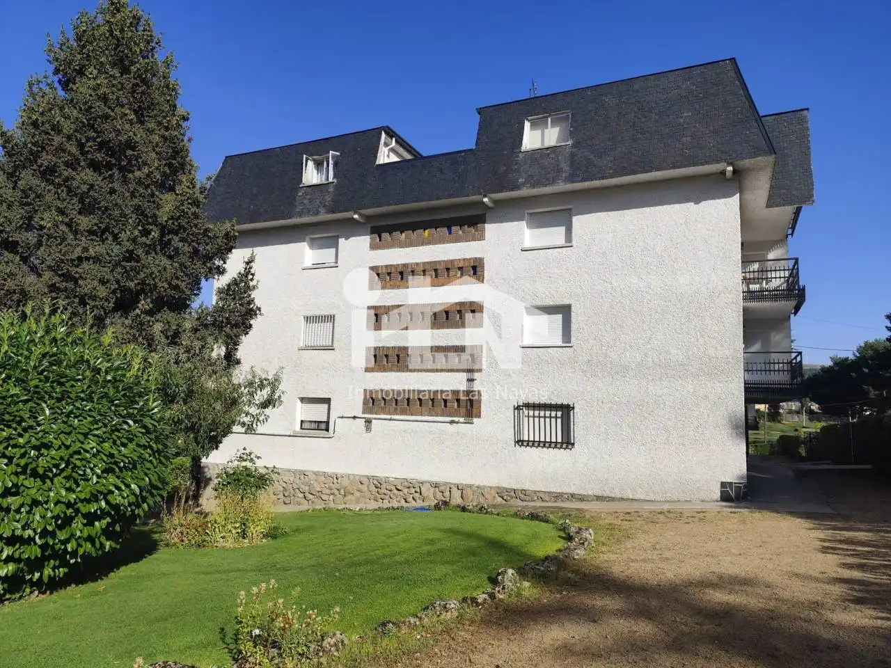 Exterior view of Flat for sale in Las Navas del Marqués   with Heating, Terrace and Storage room