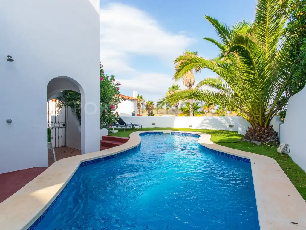 Vista exterior de Casa o xalet en venda en Es Mercadal amb Terrassa i Piscina