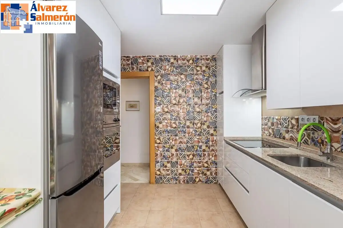 Kitchen of Flat for sale in Granada  with Terrace and Balcony