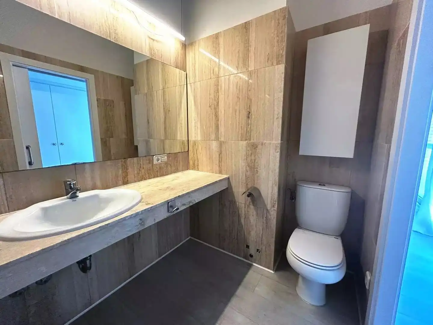 Badezimmer von Wohnung zur Miete in Girona mit Klimaanlage, Heizung und Parkett