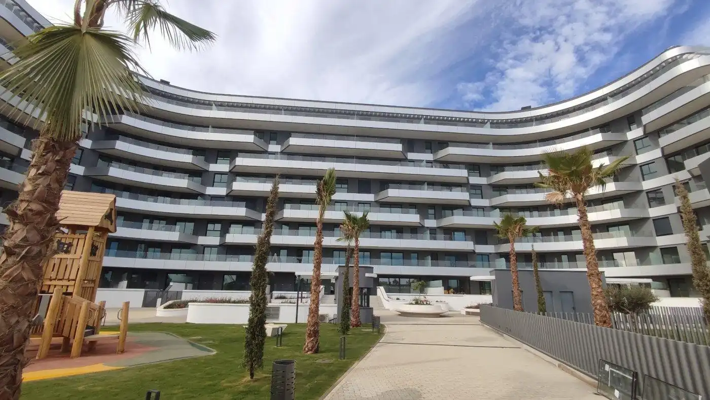 Vista exterior de Àtic de lloguer en Málaga amb Aire condicionat, Calefacció i Jardí privat