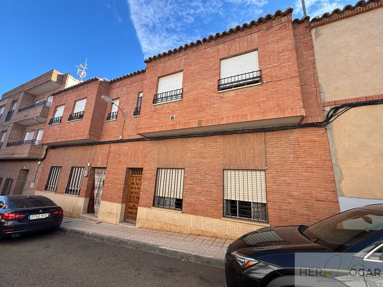 Vista exterior de Casa o xalet en venda en Los Yébenes amb Jardí privat, Traster i Balcó