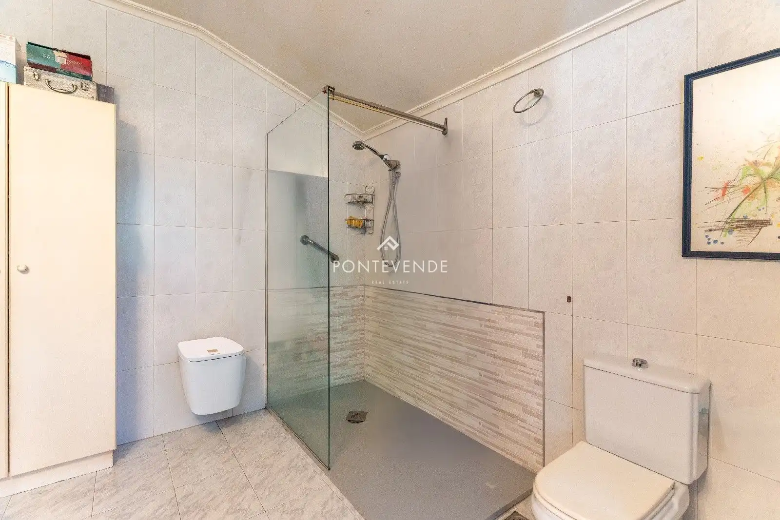 Bany de Casa o xalet en venda en Pontevedra Capital  amb Terrassa, Traster i Piscina