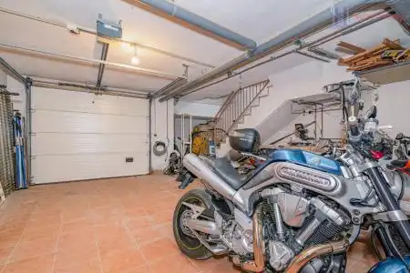 Aparcament de Casa o xalet en venda en Armilla amb Aire condicionat, Calefacció i Piscina