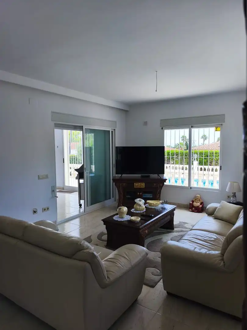 Wohnzimmer von Haus oder Chalet zum Verkauf in L'Alfàs del Pi mit Klimaanlage, Privatgarten und Terrasse