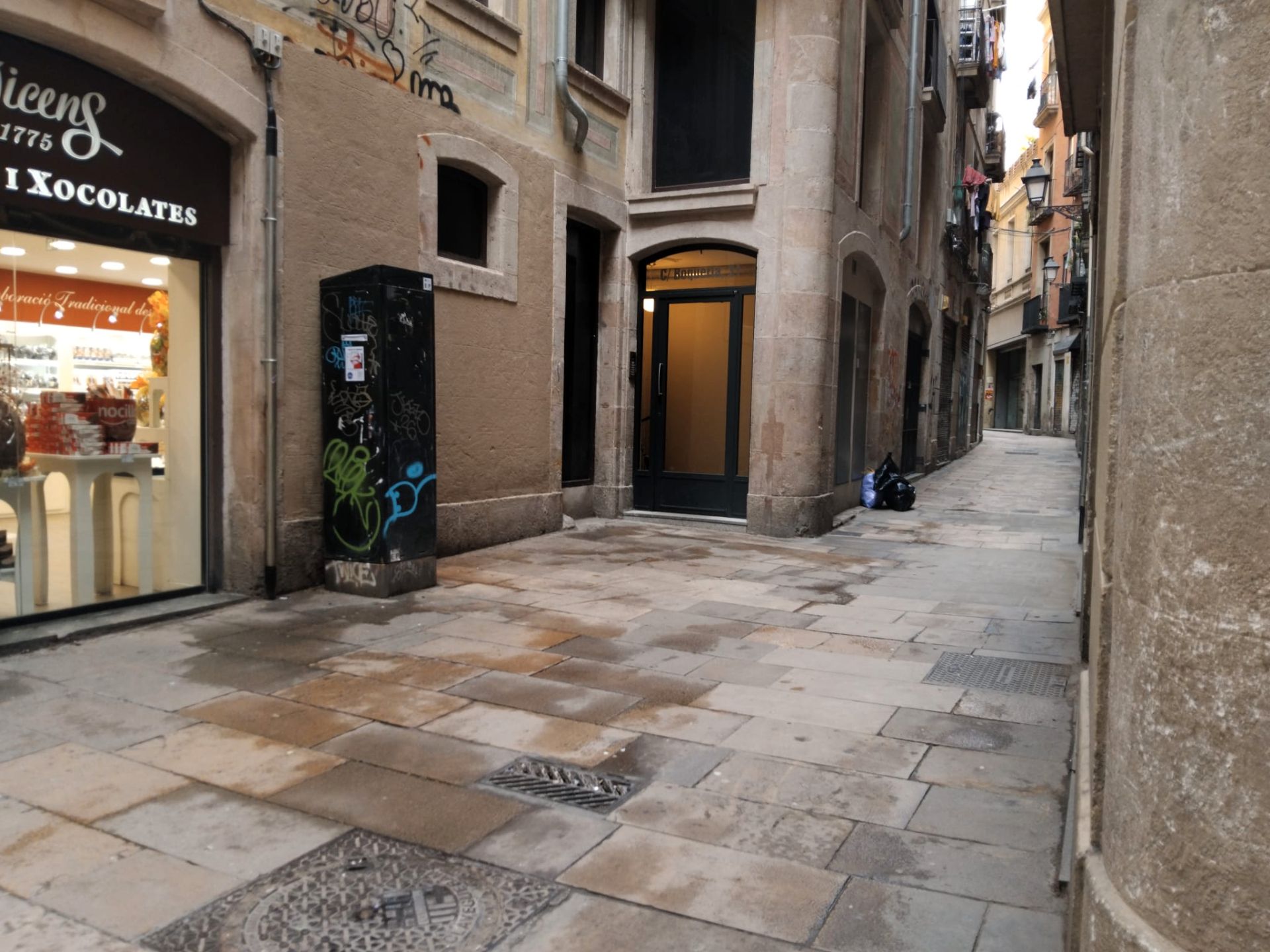 Vista exterior de Edificio en venta en  Barcelona Capital con Alarma