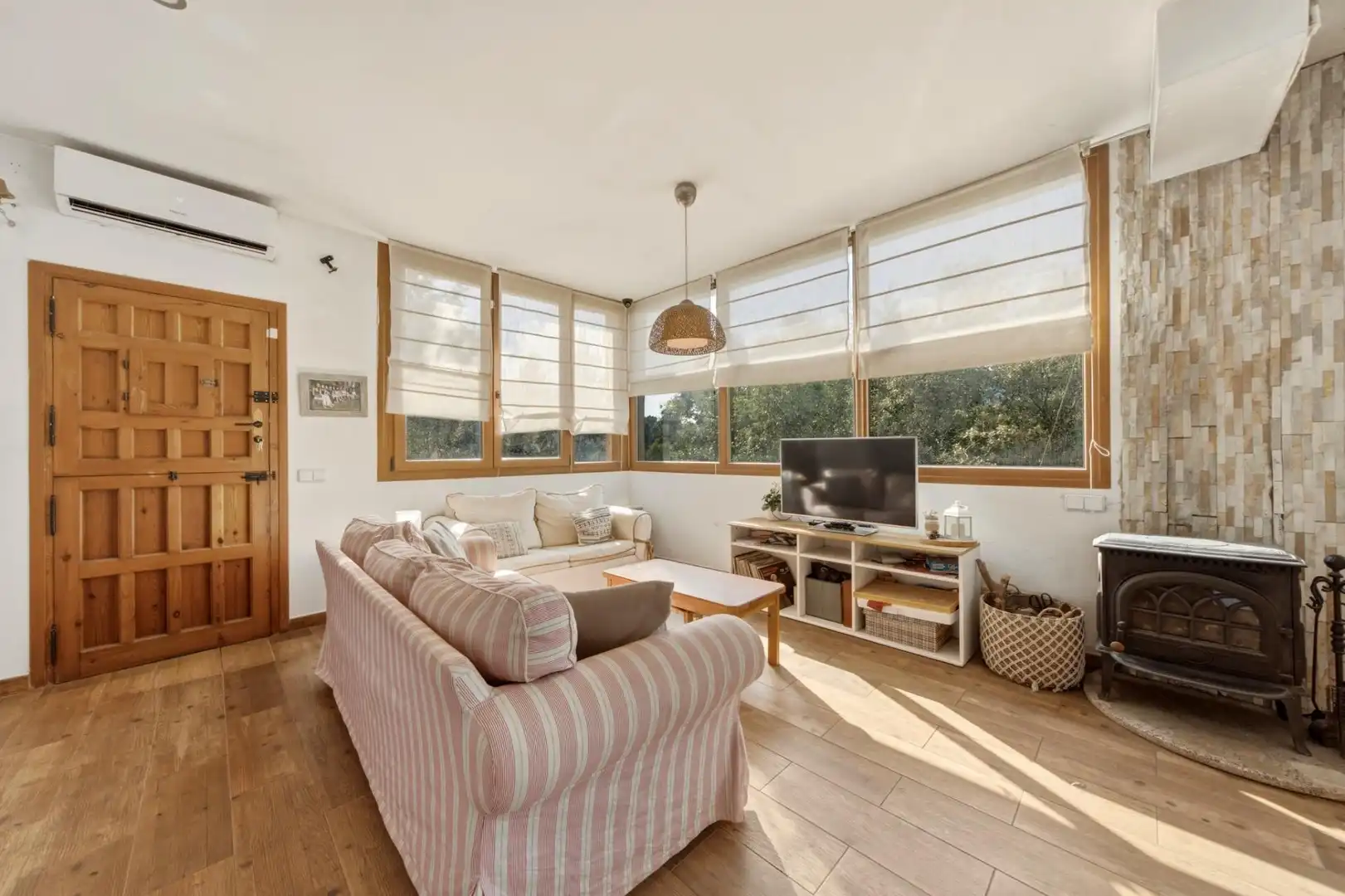 Sala de estar de Finca rústica en venta en Puigpunyent con Aire acondicionado, Calefacción y Jardín privado