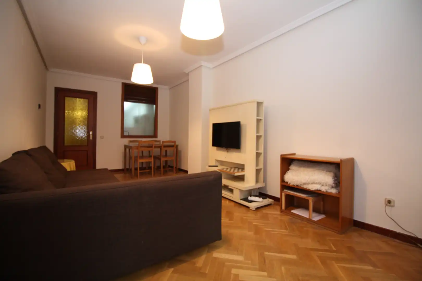 Living room of Flat for rent in Valladolid  with Heating, Parquet flooring and Furnished