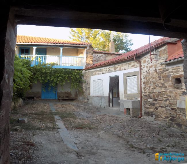 Vista exterior de Casa o chalet en venta en Santiago Millas
