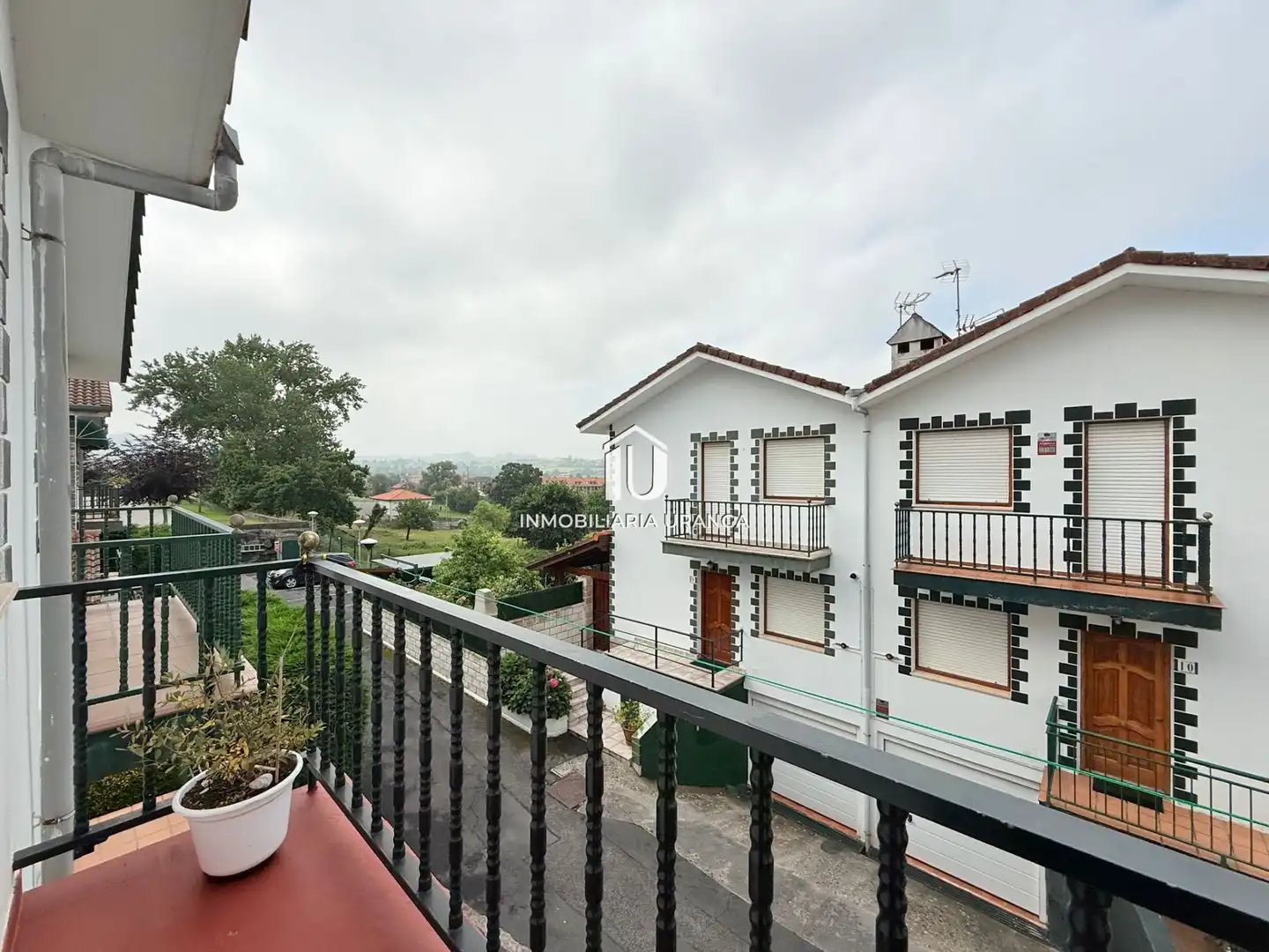 Vista exterior de Casa o xalet en venda en Meruelo amb Calefacció, Jardí privat i Terrassa