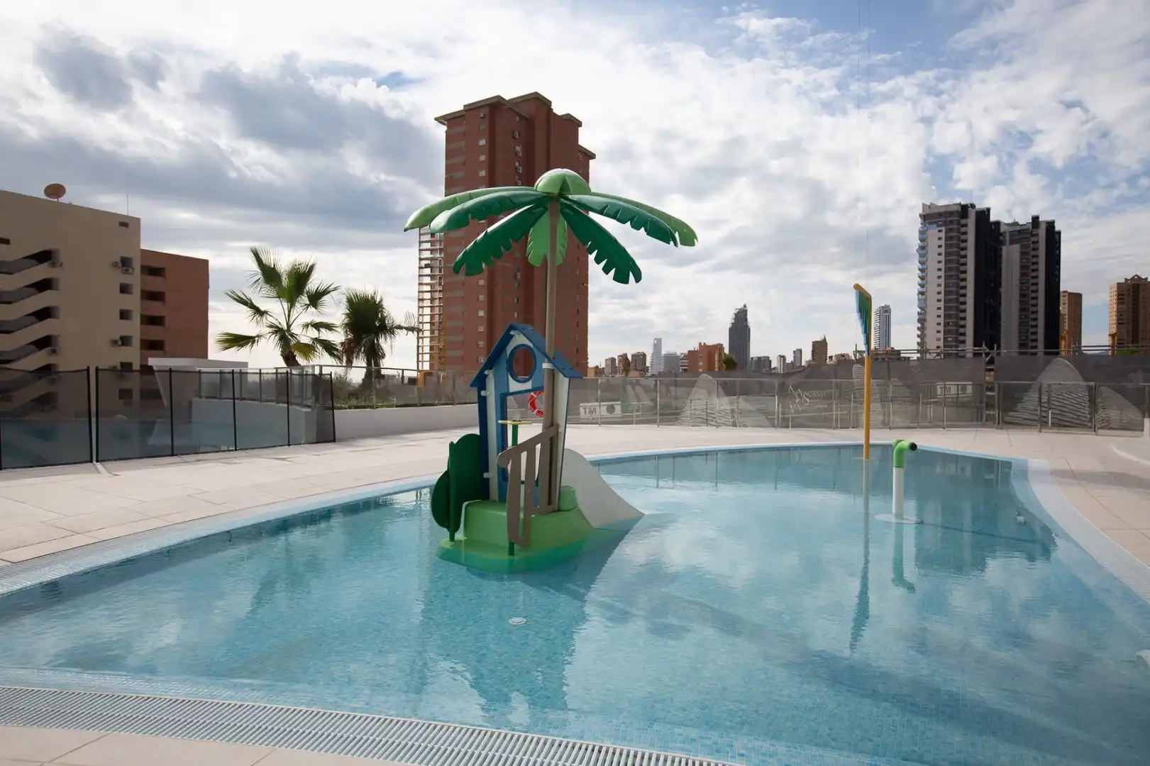Piscina de Apartament en venda en Benidorm amb Aire condicionat, Calefacció i Terrassa