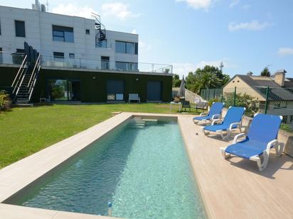 Piscina de Casa o xalet en venda en Donostia - San Sebastián  amb Calefacció, Jardí privat i Terrassa