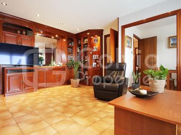 Piso con balcón en venta en calle Castellvell