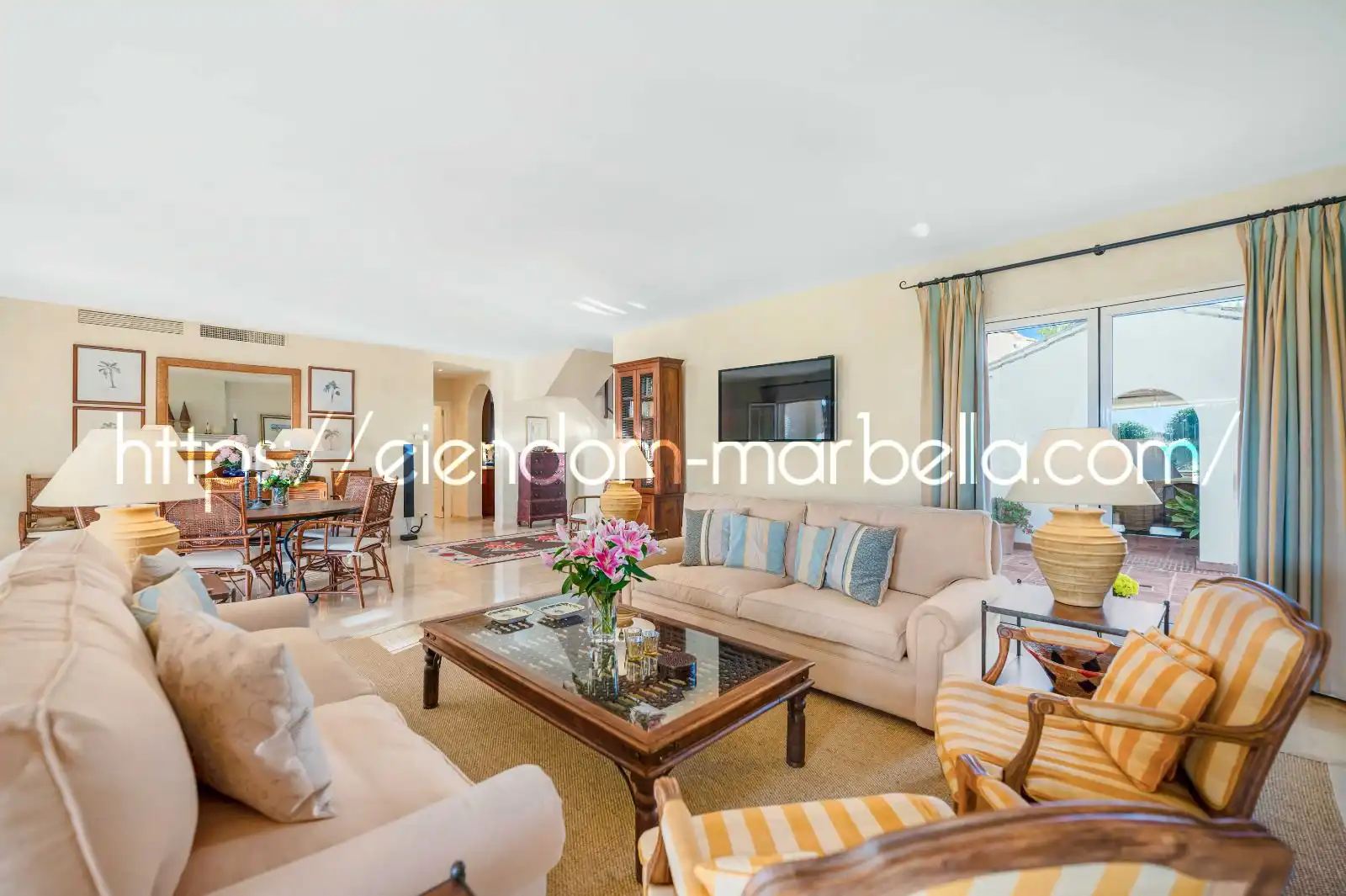 Wohnzimmer von Haus oder Chalet zum Verkauf in Marbella mit Klimaanlage, Heizung und Privatgarten