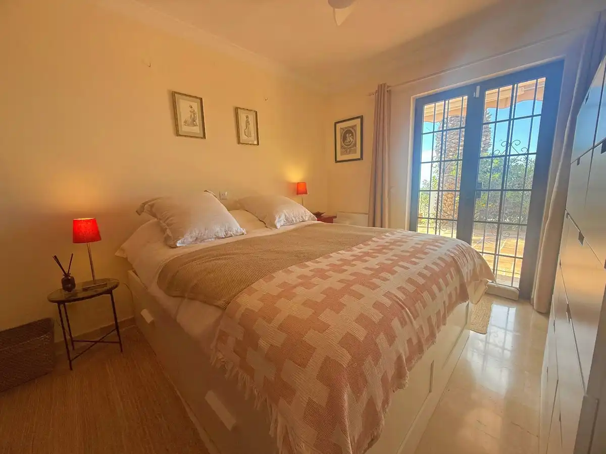 Schlafzimmer von Einfamilien-Reihenhaus zum Verkauf in Mijas mit Klimaanlage, Privatgarten und Terrasse