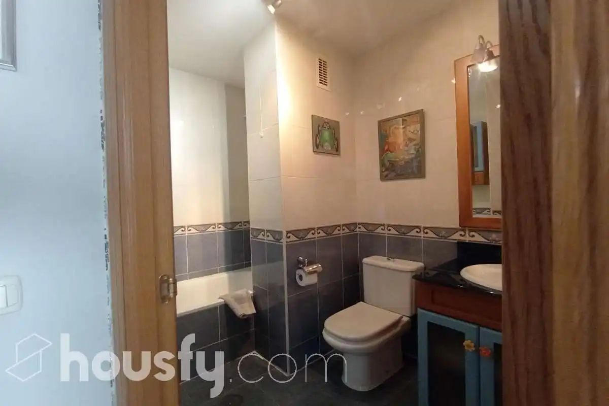 Bathroom of Flat for rent in Toledo  with Air Conditioner, Heating and Parquet flooring