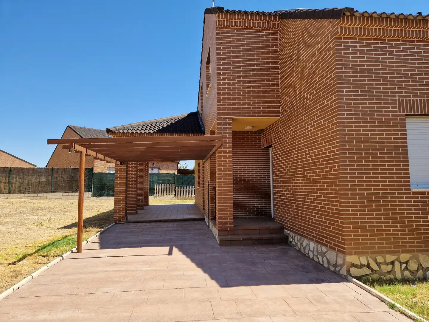 Vista exterior de Casa adosada de lloguer en Olías del Rey amb Calefacció, Jardí privat i Traster