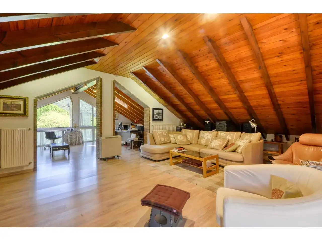 Sala de estar de Casa o chalet en venta en La Vall d'en Bas con Calefacción, Jardín privado y Parquet