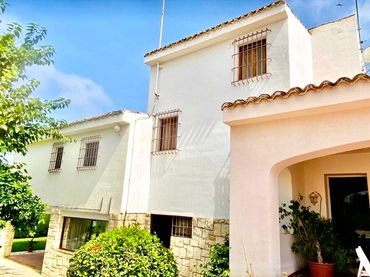 Chalet con piscina en venta en Centro