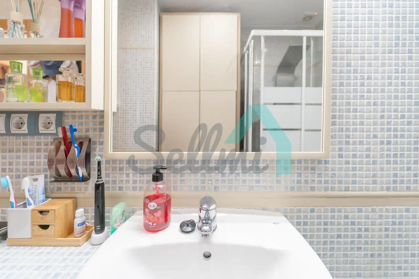Baño de Ático en venta en Oviedo  con Calefacción, Parquet y Terraza