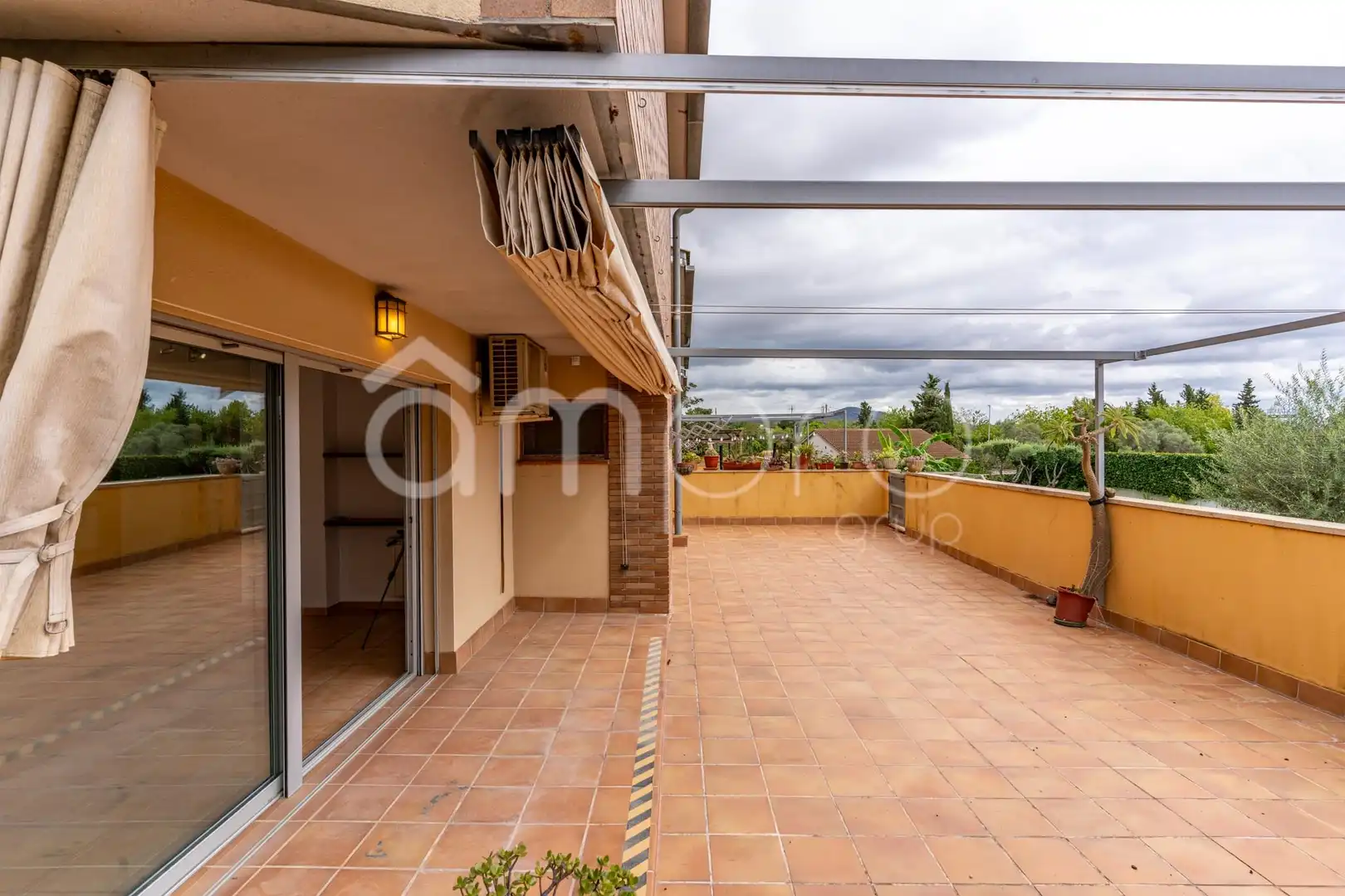 Casa con terrazza in affitto a CARRER DE LA GINESTA