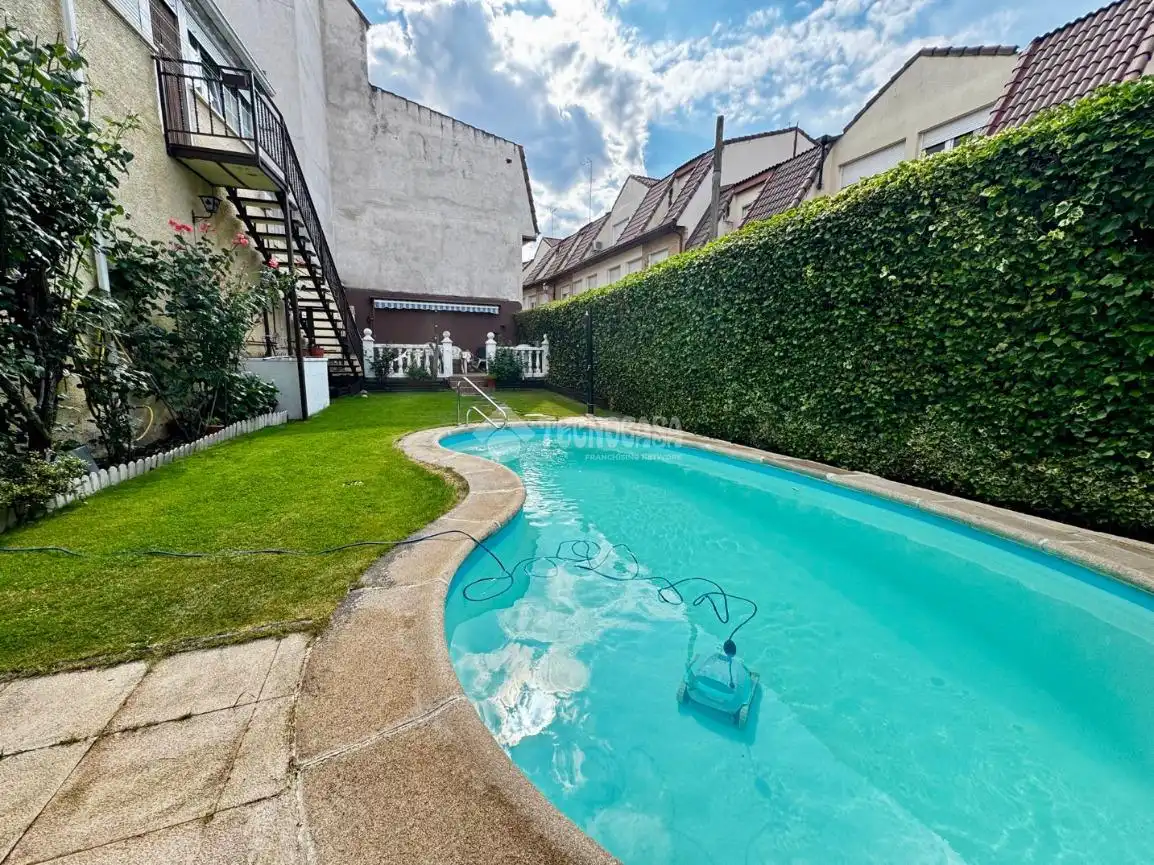 Piscina de Casa adosada en venta en Pedrezuela con Aire acondicionado, Calefacción y Jardín privado