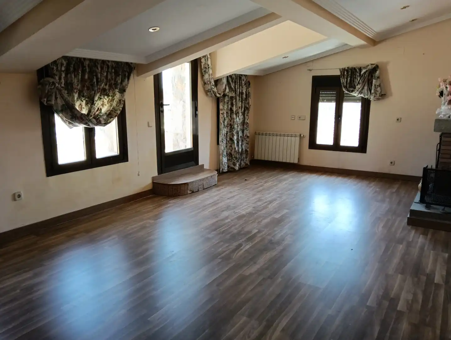 Sala d'estar de Casa o xalet en venda en Casarrubios del Monte amb Aire condicionat, Calefacció i Jardí privat