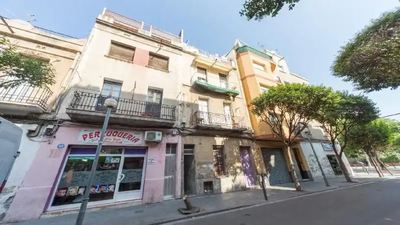 Vista exterior de Residencial en venda en Badalona