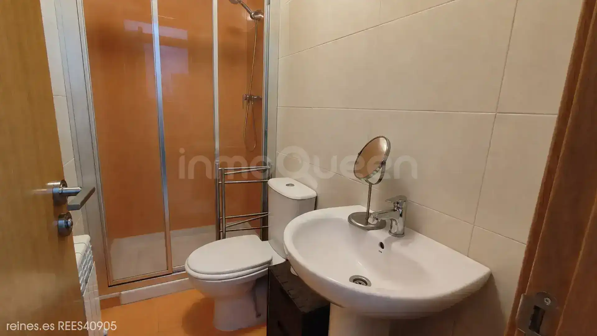 Bathroom of Flat for sale in Soto del Barco  with Heating and Furnished