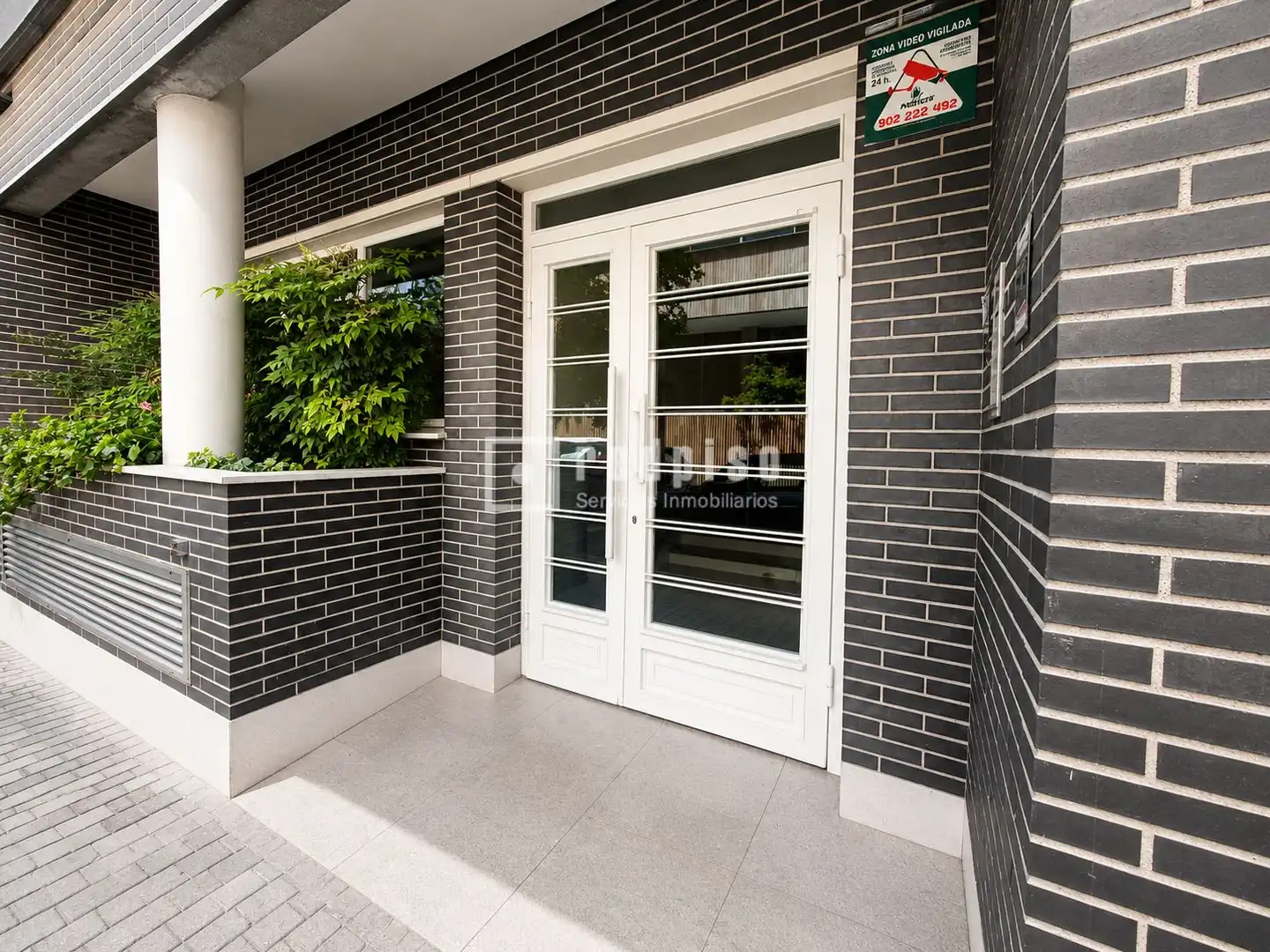 Wohnung zur Miete in Madrid mit Heizung, Privatgarten und Abstellraum