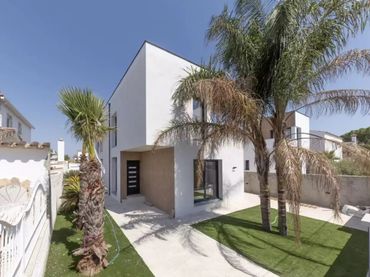 Casa con piscina en venta en NORFEU