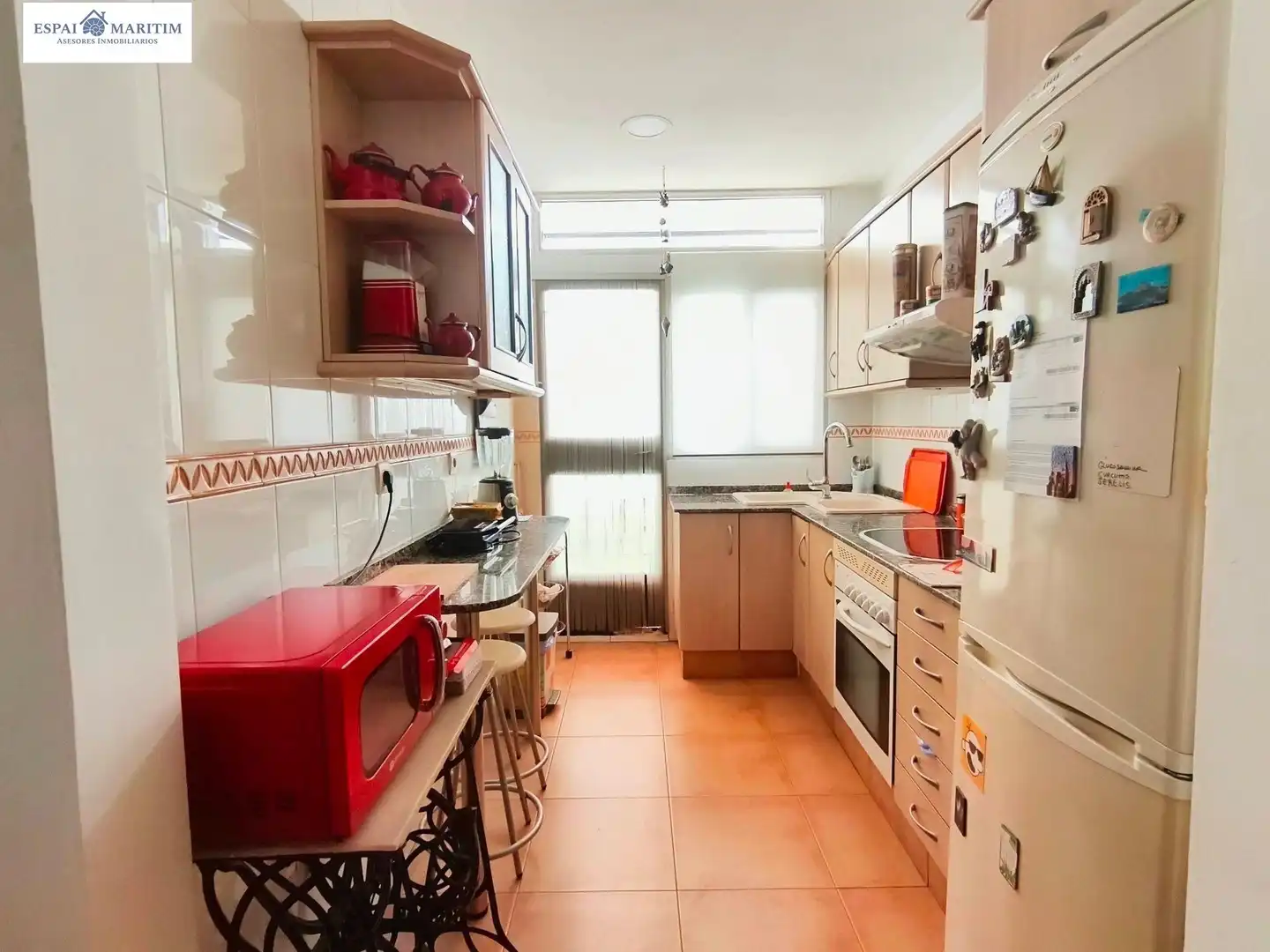 Kitchen of Houses for sale in Burjassot  with Air Conditioner, Terrace and Oven