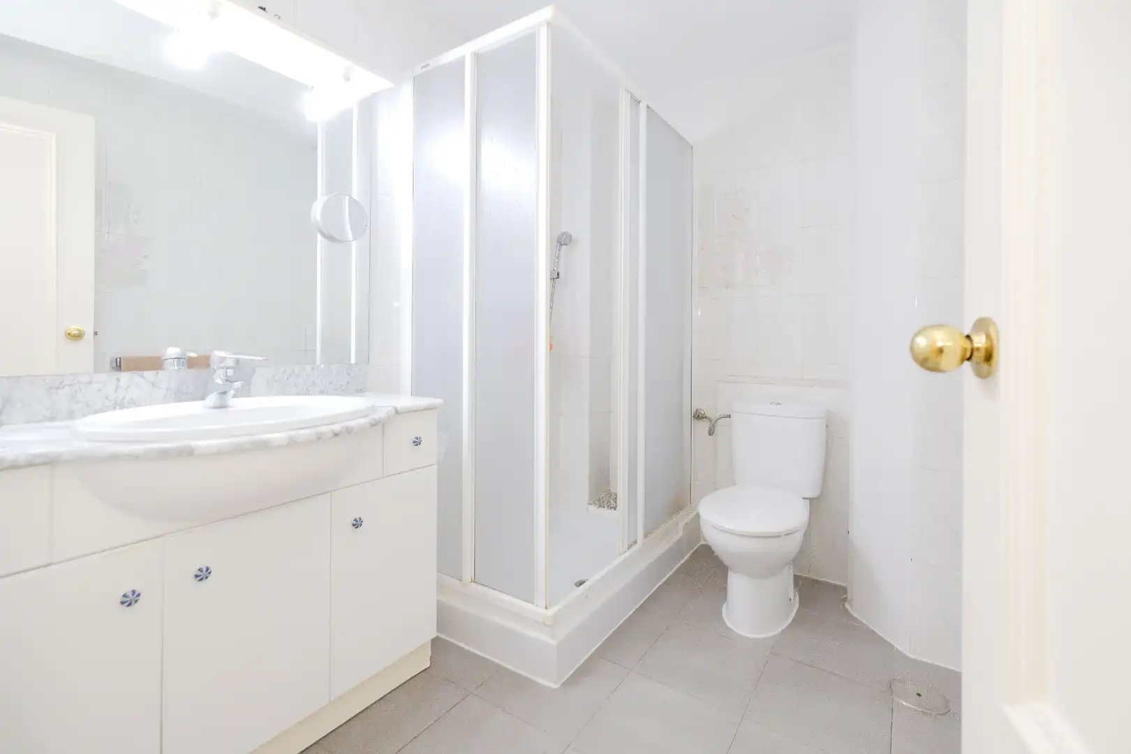 Bathroom of Flat for sale in Marbella  with Community pool