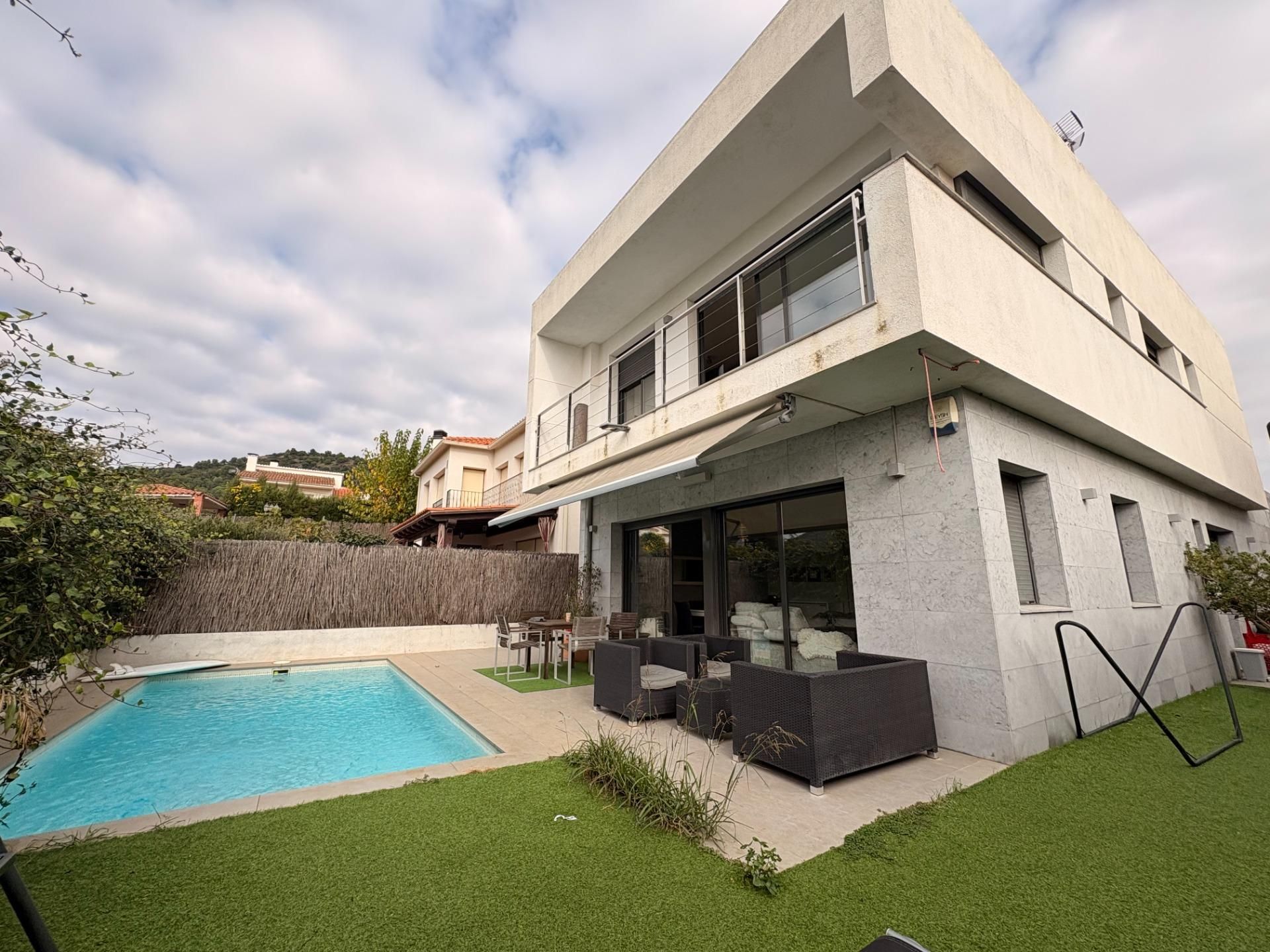 Exterior view of House or chalet for sale in Pineda de Mar  with Heating and Swimming Pool