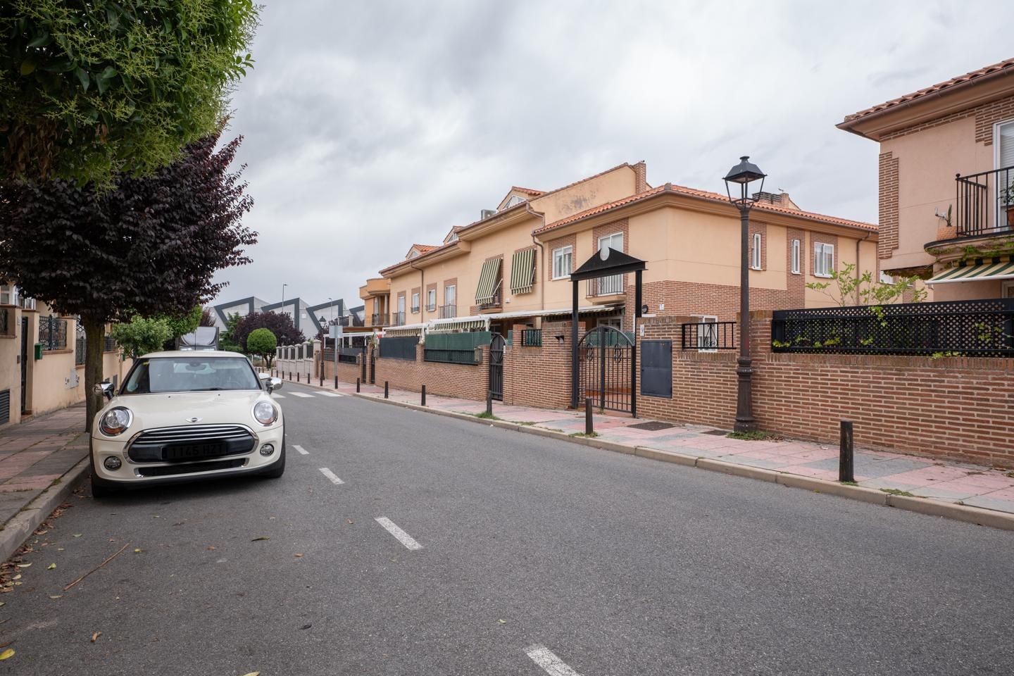 Vista exterior de Casa adosada en venda en Ávila Capital amb Calefacció, Terrassa i Traster