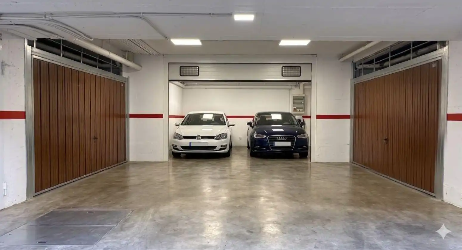 Parking de Casa adosada en venta en Torrelavega  con Calefacción, Parquet y Terraza