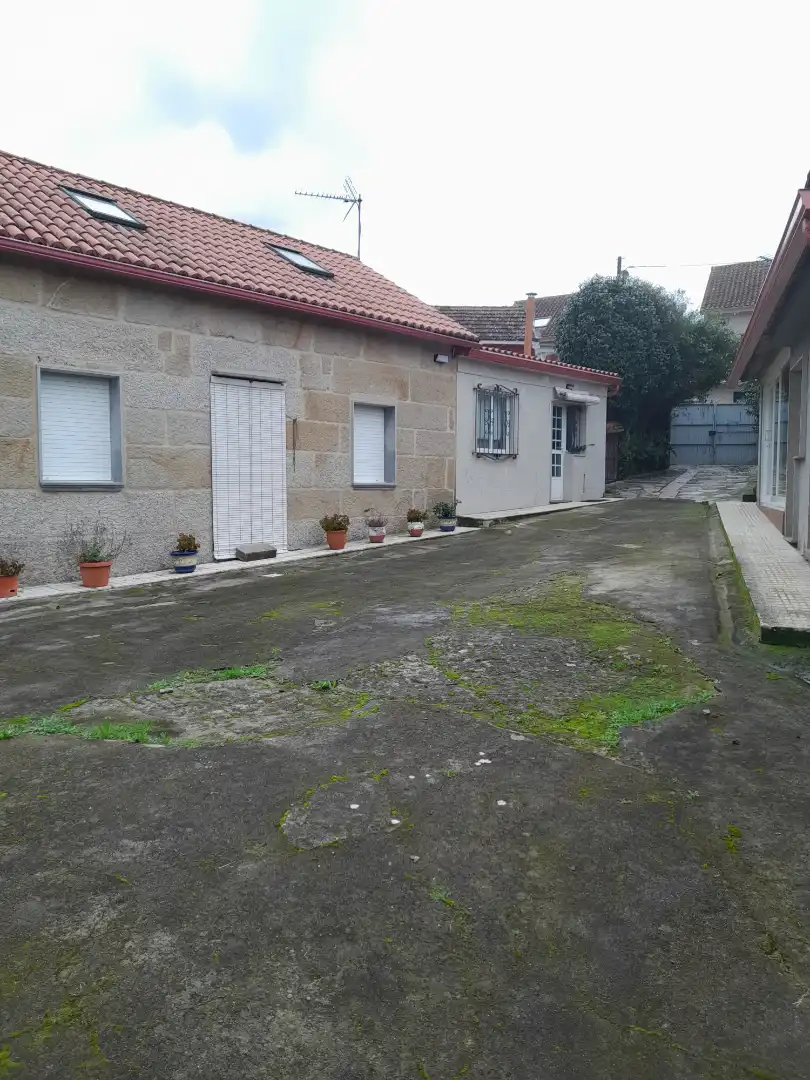 Vista exterior de Casa o xalet en venda en Pontevedra Capital  amb Moblat