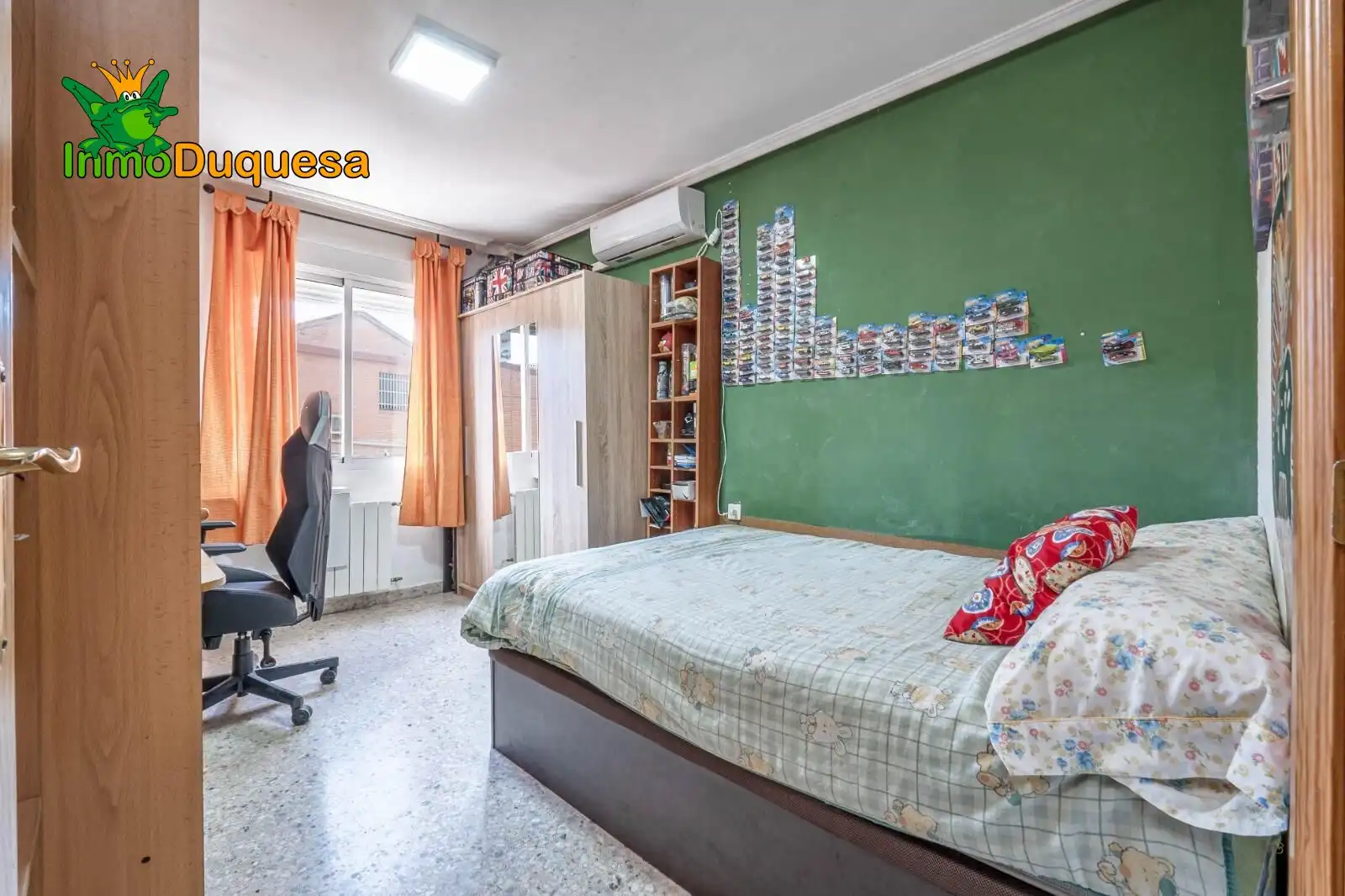 Bedroom of Flat for sale in Granada  with Air Conditioner, Heating and Terrace