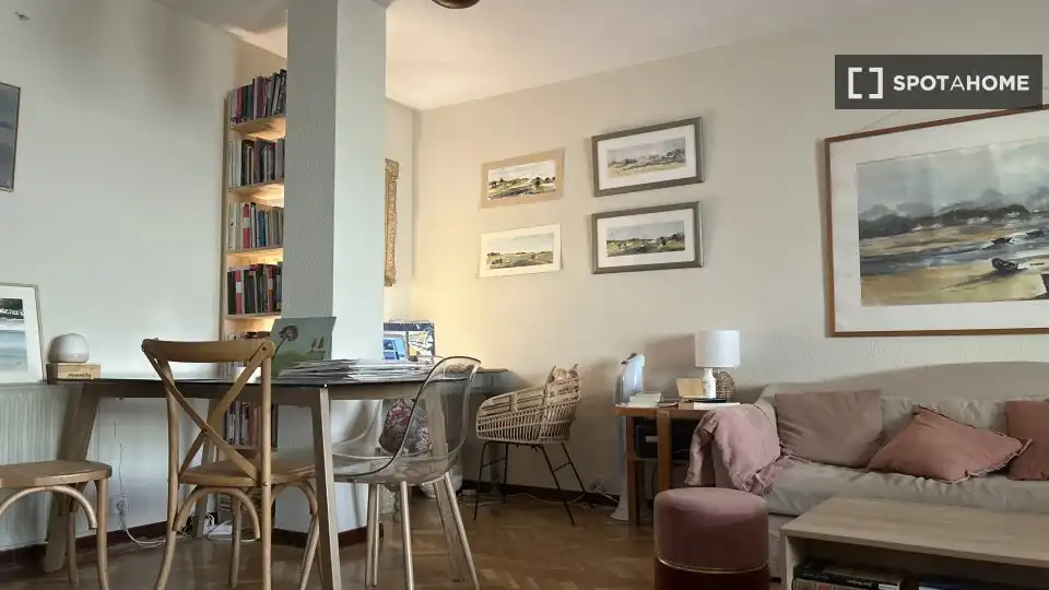 Sala de estar de Piso para compartir en Abantos - Carmelitas