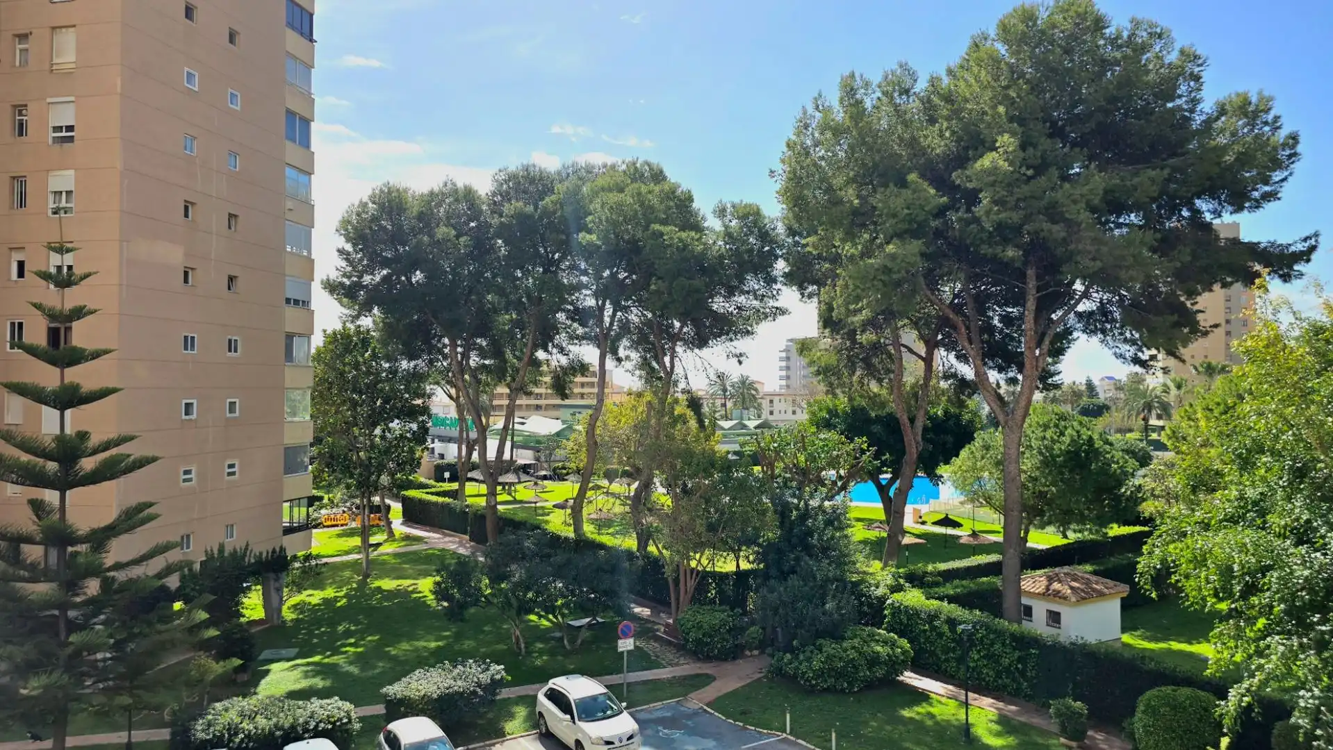 Außenansicht von Wohnungen zum Verkauf in Torremolinos mit Privatgarten, Möbliert und Gemeinschaftspool