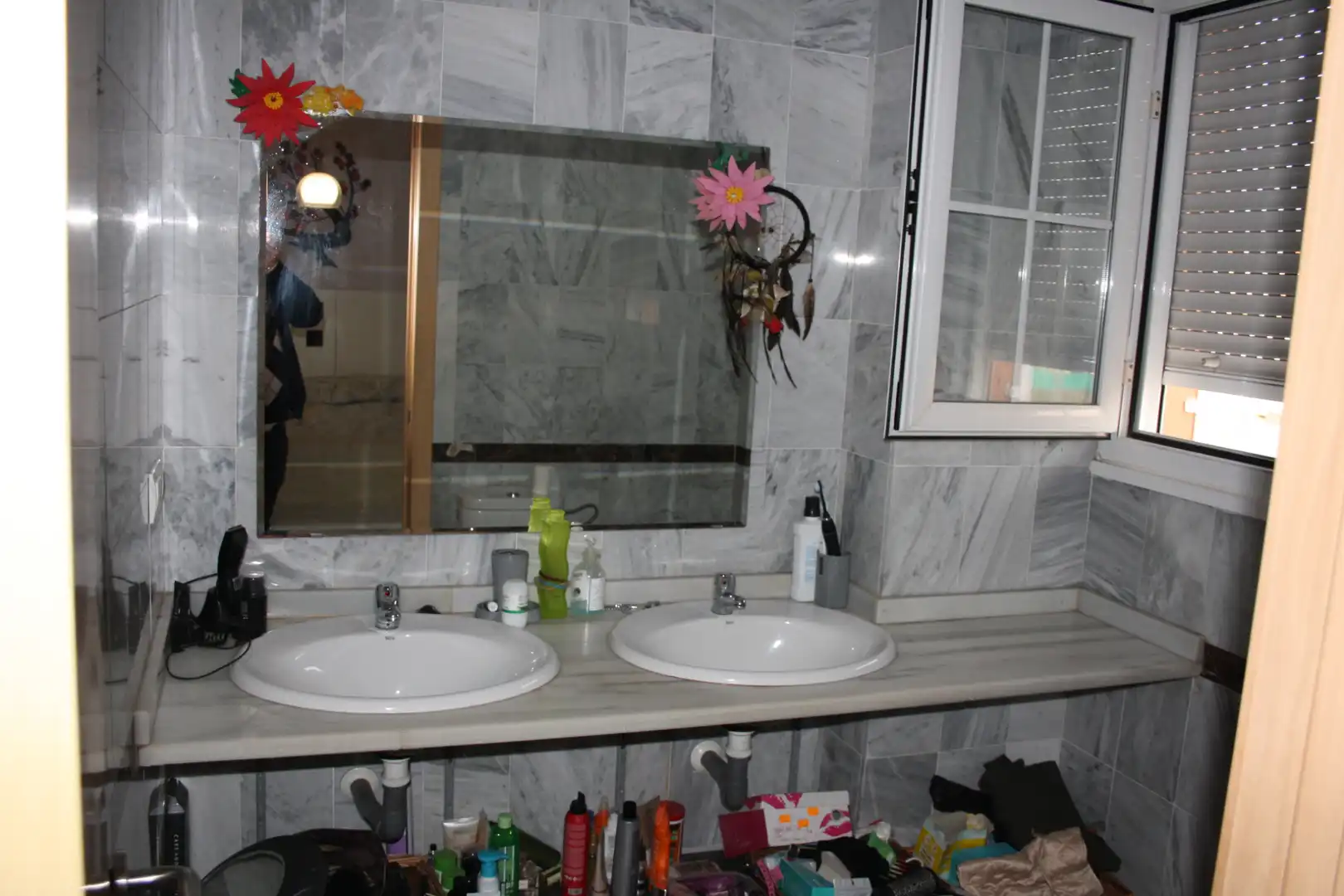 Badezimmer von Einfamilien-Reihenhaus zum Verkauf in Montequinto mit Klimaanlage, Heizung und Terrasse