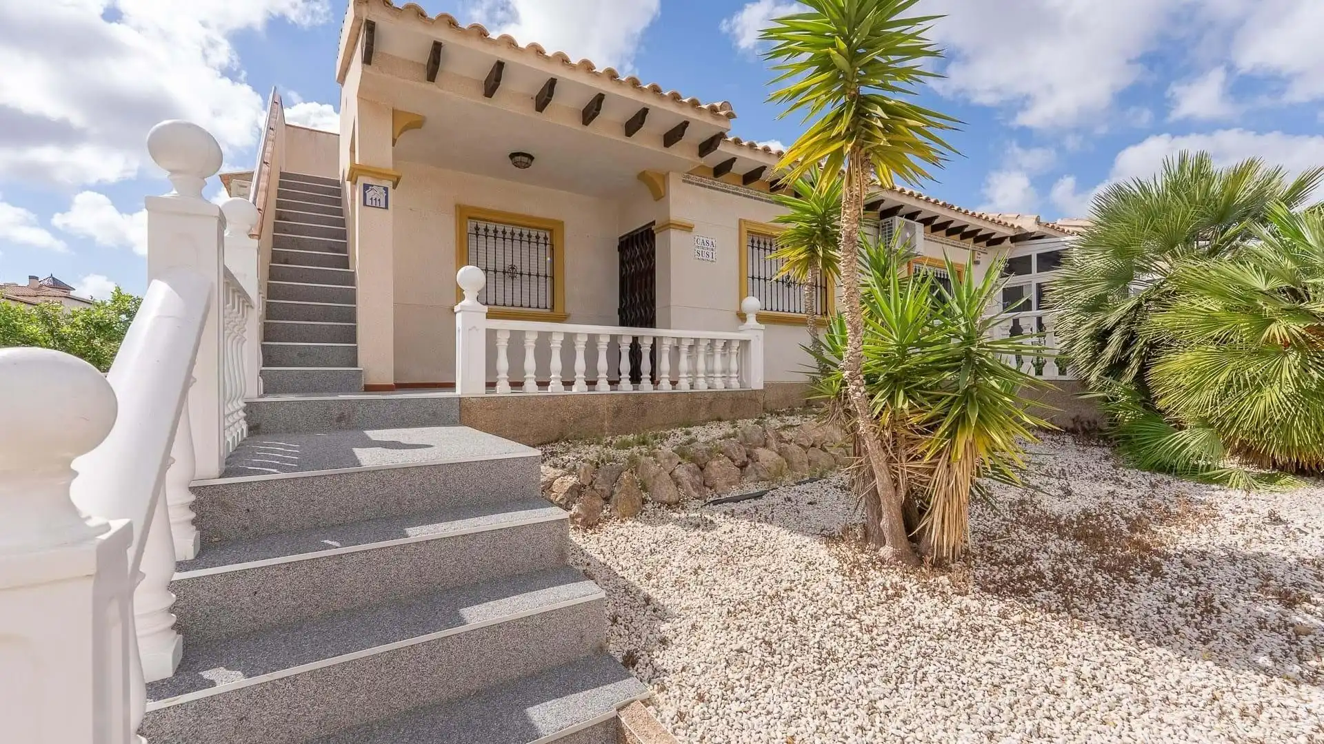 Vista exterior de Casa adosada de alquiler en Orihuela con Aire acondicionado, Jardín privado y Terraza