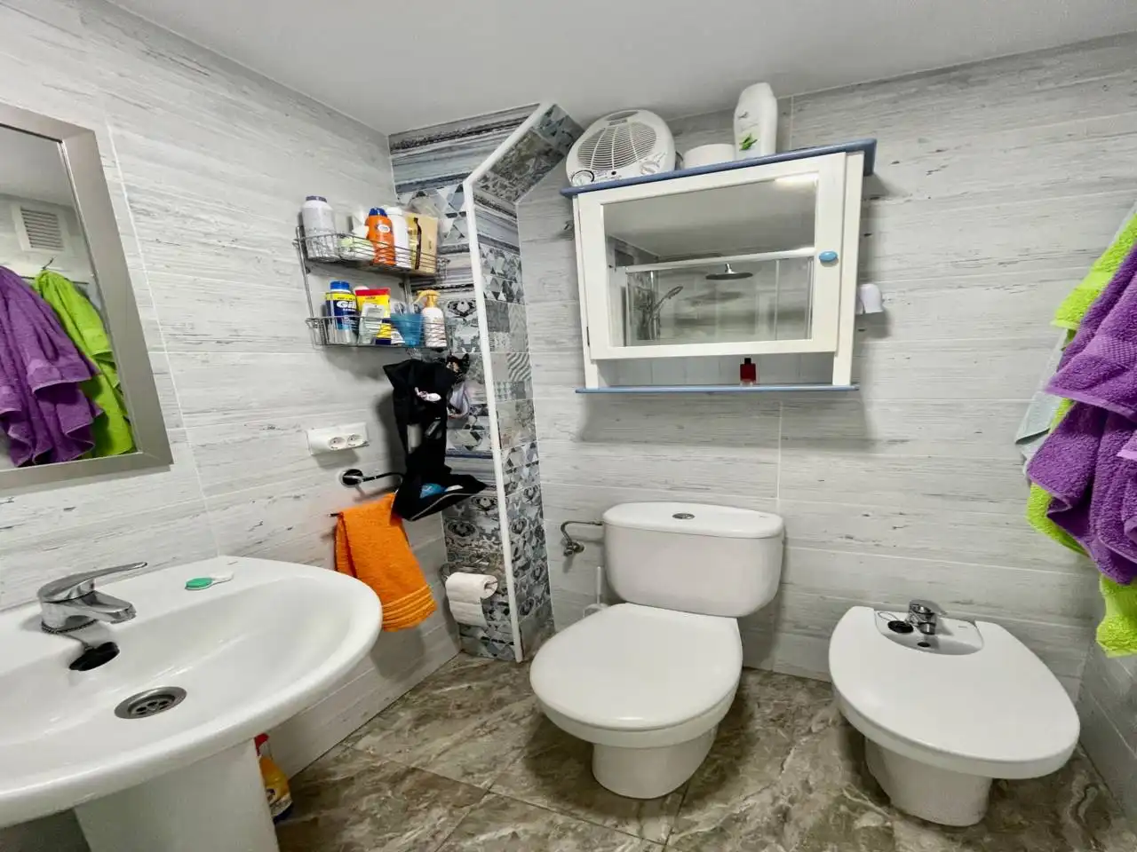 Bany de Apartament de lloguer en El Campello amb Aire condicionat, Terrassa i Moblat