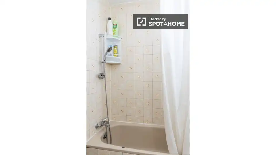 Baño de Piso para compartir en Alcobendas con Aire acondicionado, Calefacción y Terraza