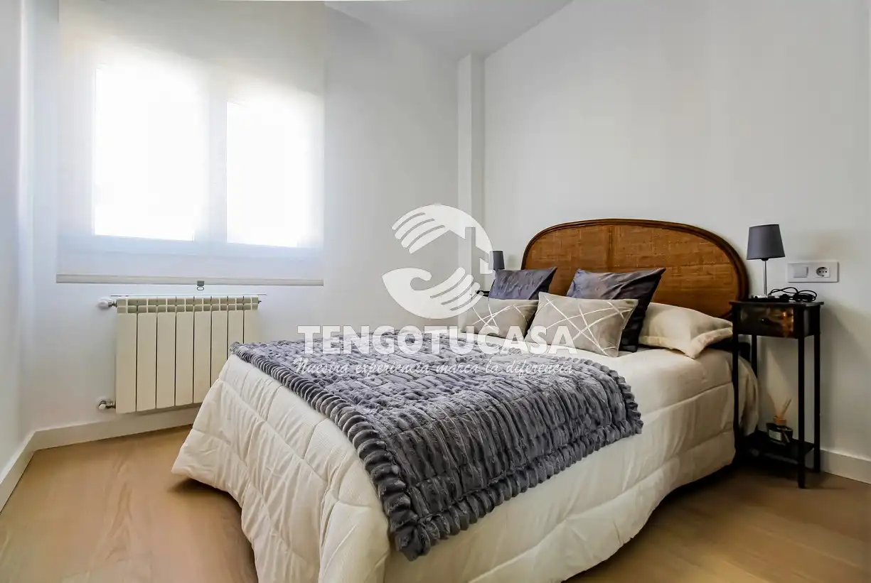 Bedroom of Flat for sale in Madrid  with Air Conditioner, Heating and Furnished