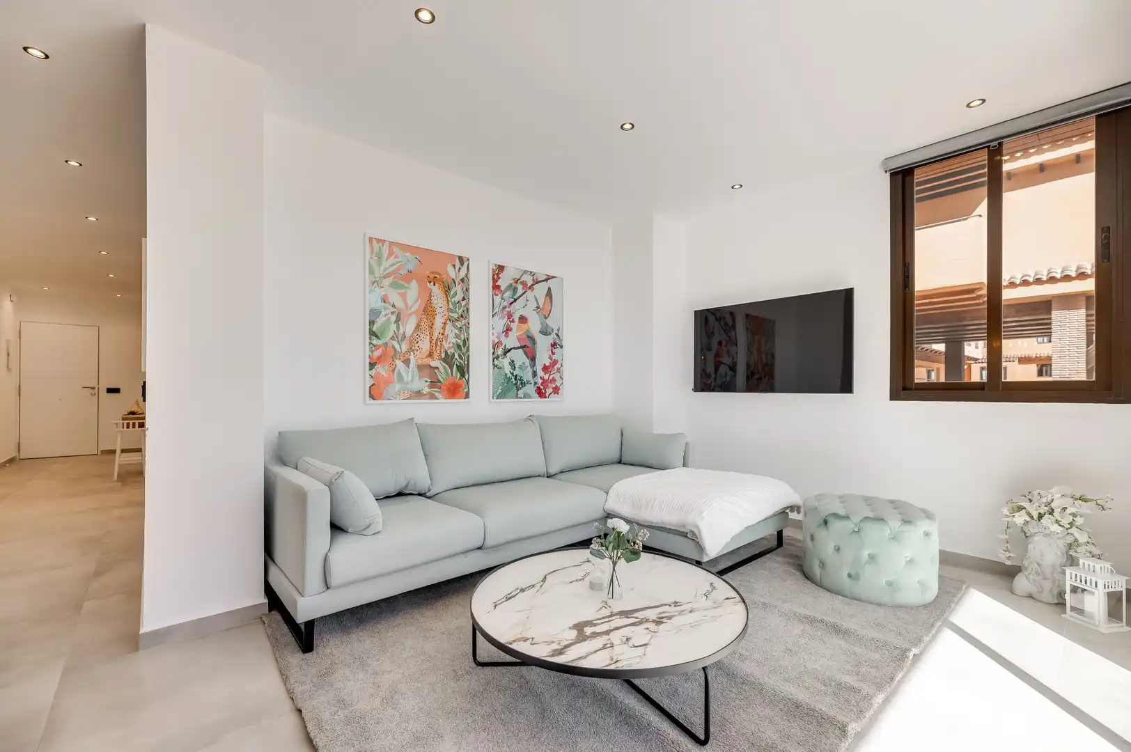 Sala d'estar de Apartament en venda en Estepona amb Aire condicionat, Terrassa i Piscina