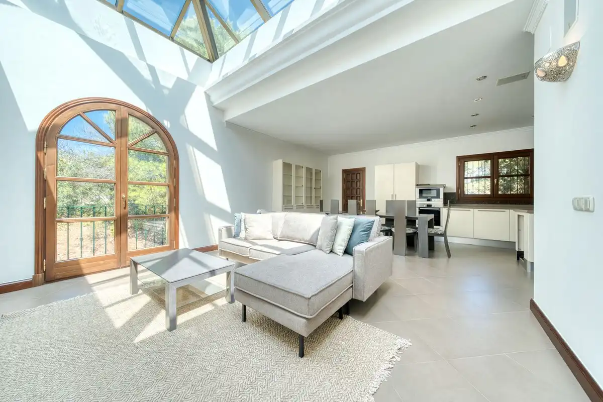 Sala de estar de Casa o chalet de alquiler en Benahavís con Aire acondicionado, Jardín privado y Terraza