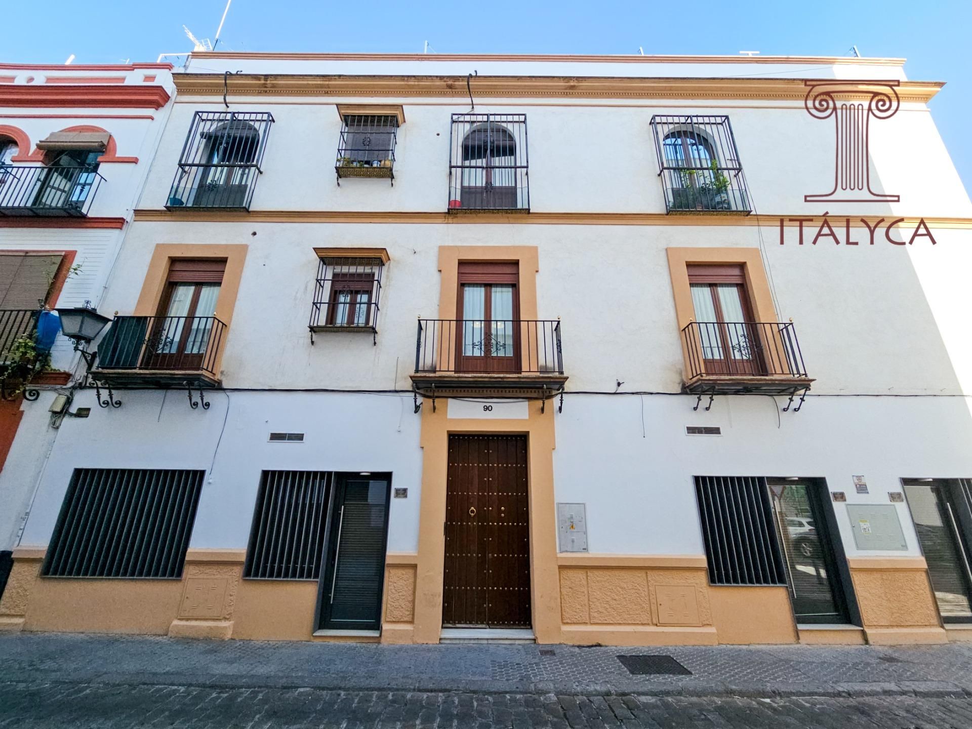 Exterior view of Flat for sale in  Sevilla Capital  with Air Conditioner, Storage room and Balcony