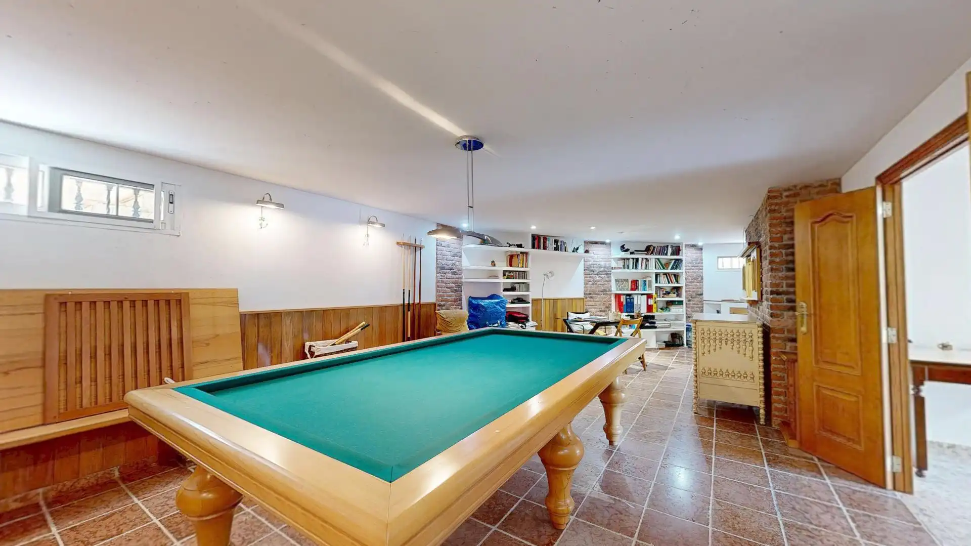 Houses for sale in Montserrat  with Terrace, Storage room and Swimming Pool